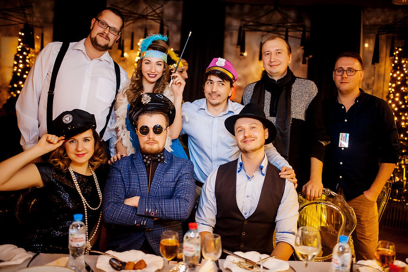 Команда компании празднует Новый год в ресторане Харкові